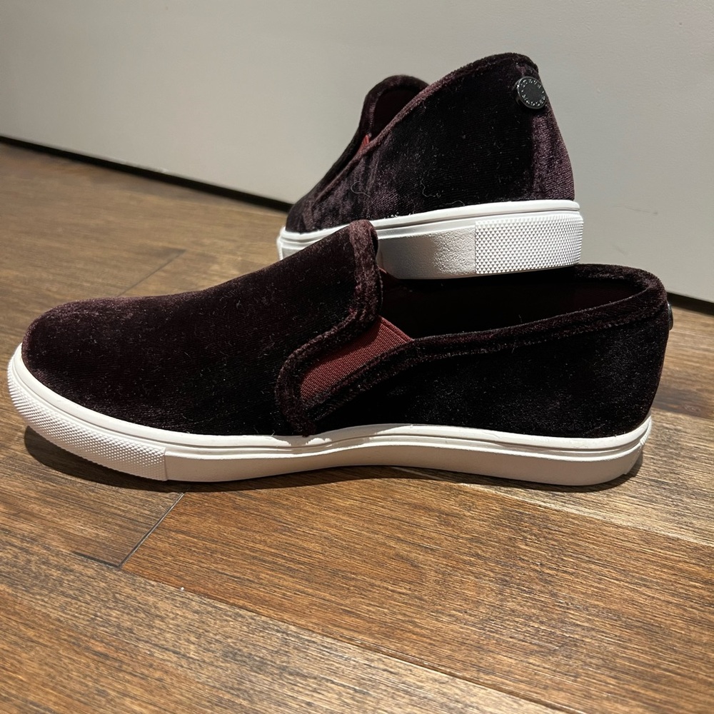 Steve Madden velvet slip on